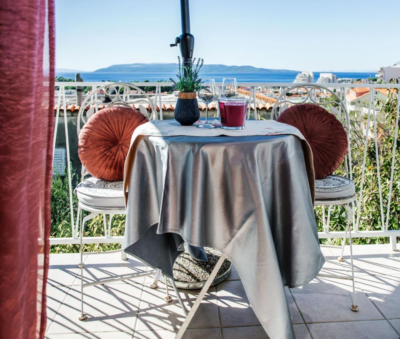 Nora * Makarska