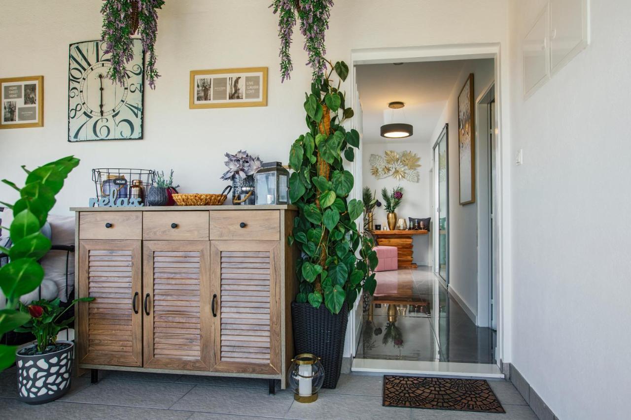 Nora Apartment